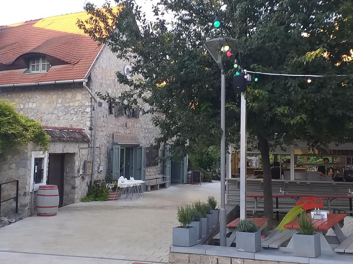 Galeria Villa Veszprém Εξωτερικό φωτογραφία
